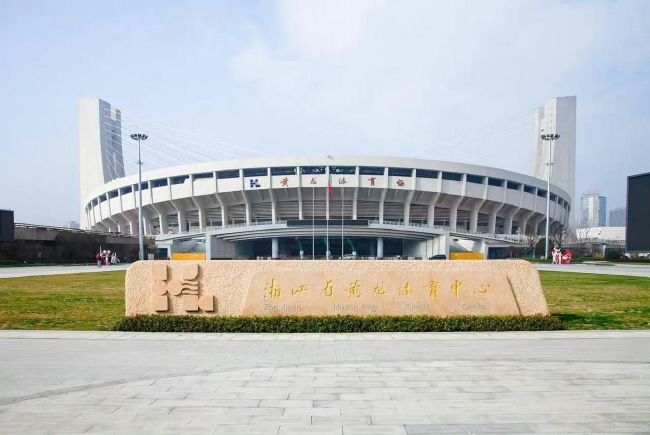 过去几十年，亚丁湾海盗屡禁不止，而亚丁湾作为海路运输的咽喉，也没有其他替代，所以全世界都拿这些海盗没有任何办法。